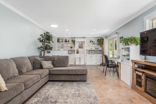 1617 Eagle Rock Road, Armstrong, BC - Indoor Photo Showing Living Room