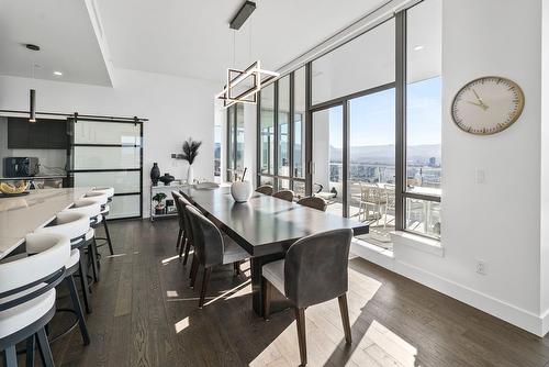 3501-1191 Sunset Drive, Kelowna, BC - Indoor Photo Showing Dining Room