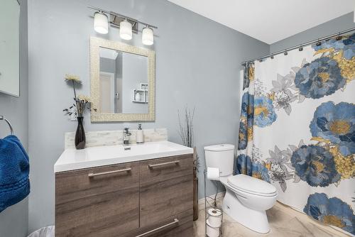 206-1047 Middleton Way, Vernon, BC - Indoor Photo Showing Bathroom