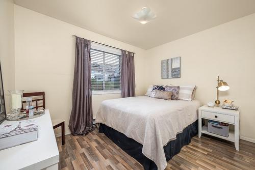 206-1047 Middleton Way, Vernon, BC - Indoor Photo Showing Bedroom