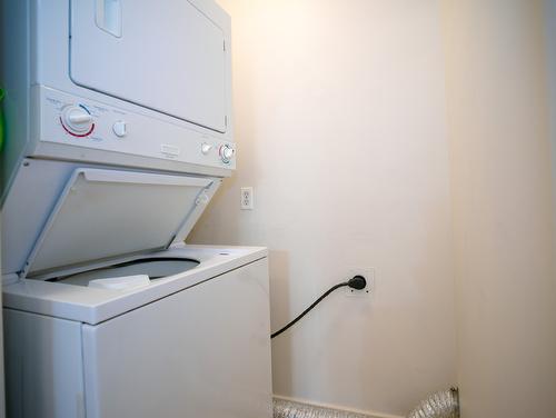 110-3221 Centennial Drive, Vernon, BC - Indoor Photo Showing Laundry Room