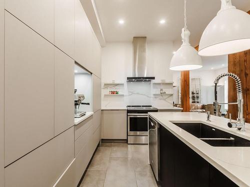 Cuisine - 3602 Av. Laval, Montréal (Le Plateau-Mont-Royal), QC - Indoor Photo Showing Kitchen With Double Sink With Upgraded Kitchen