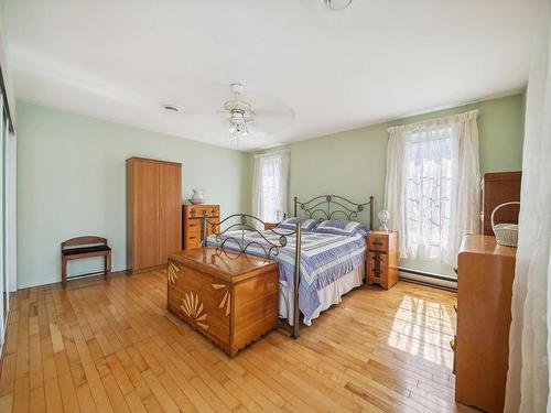 Chambre Ã Â coucher - 300 4E Avenue, Montréal (Lasalle), QC - Indoor Photo Showing Bedroom