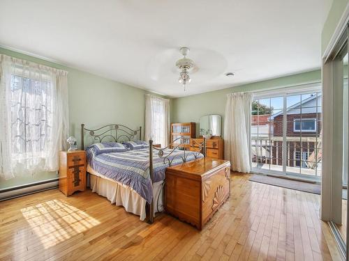 CinÃ©ma maison - 300 4E Avenue, Montréal (Lasalle), QC - Indoor Photo Showing Bedroom