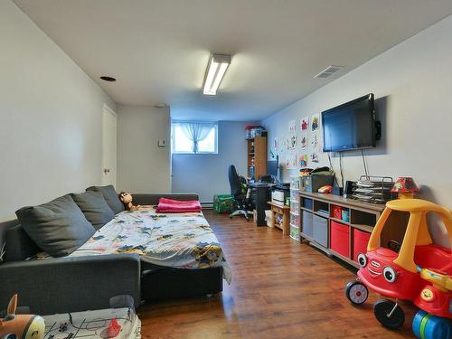 Salle familiale - 660 Rue Boisvert, Saint-Jean-Sur-Richelieu, QC - Indoor Photo Showing Bedroom