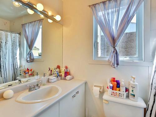 Bathroom - 660 Rue Boisvert, Saint-Jean-Sur-Richelieu, QC - Indoor Photo Showing Bathroom