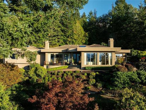 1145 Treadwell Dr, North Saanich, BC 