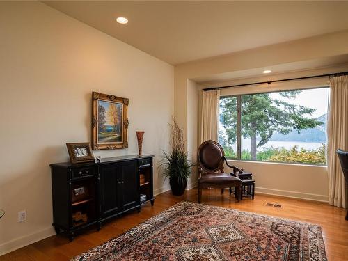 1145 Treadwell Dr, North Saanich, BC 