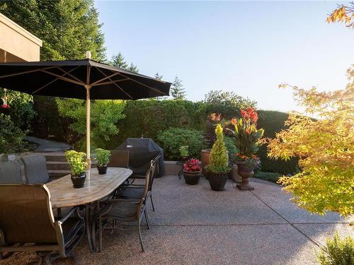 1145 Treadwell Dr, North Saanich, BC 