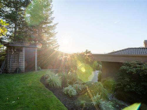 1145 Treadwell Dr, North Saanich, BC 