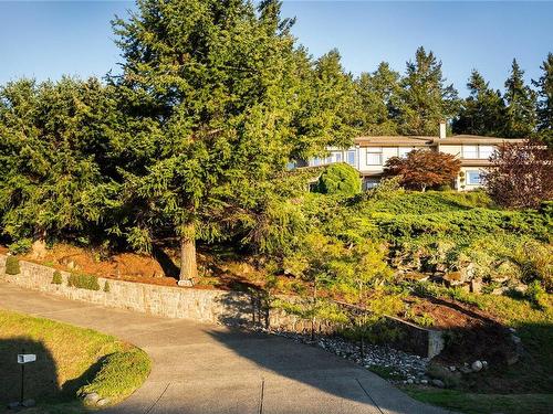 1145 Treadwell Dr, North Saanich, BC 