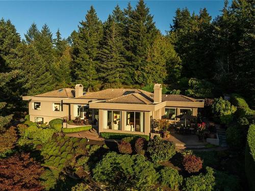 1145 Treadwell Dr, North Saanich, BC 