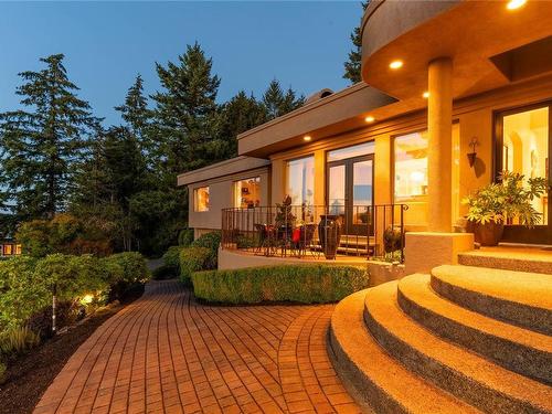 1145 Treadwell Dr, North Saanich, BC 