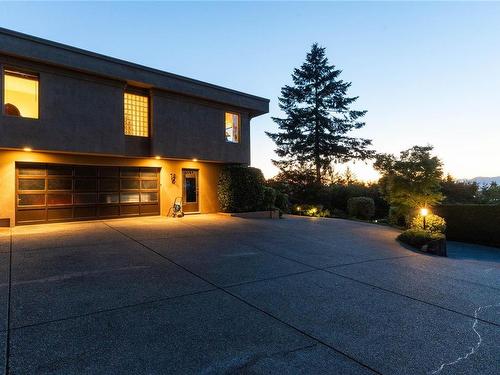 1145 Treadwell Dr, North Saanich, BC 