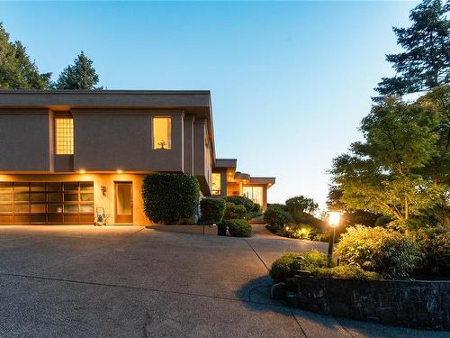 1145 Treadwell Dr, North Saanich, BC 