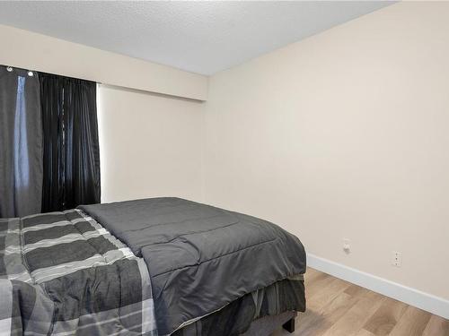 107-377 Dogwood St, Campbell River, BC - Indoor Photo Showing Bedroom