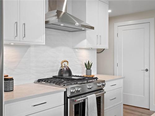 508-2520 Hackett Cres, Central Saanich, BC - Indoor Photo Showing Kitchen