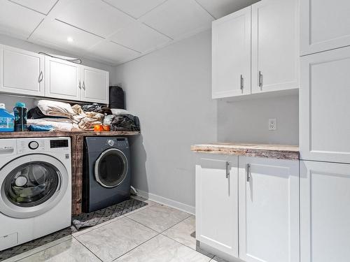 Salle de lavage - 292 Rue Capes, Saint-Constant, QC - Indoor Photo Showing Laundry Room