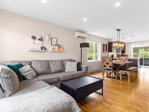 Salon - 292 Rue Capes, Saint-Constant, QC - Indoor Photo Showing Living Room