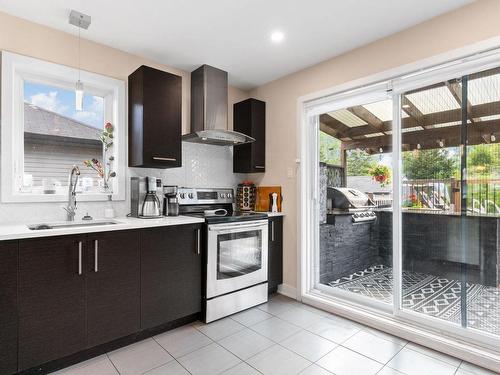 Kitchen - 292 Rue Capes, Saint-Constant, QC - Indoor Photo Showing Kitchen