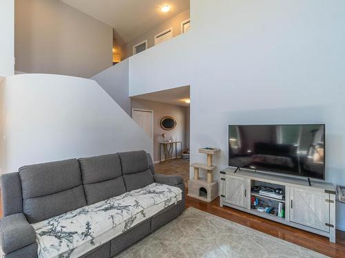 360 Cougar Road, Kamloops, BC - Indoor Photo Showing Living Room