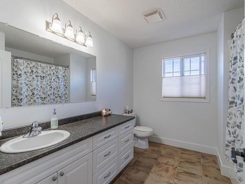 360 Cougar Road, Kamloops, BC - Indoor Photo Showing Bathroom