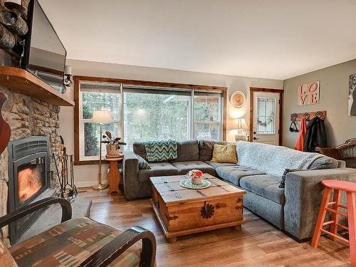 1120 Mountainview Road, Clearwater, BC - Indoor Photo Showing Living Room With Fireplace