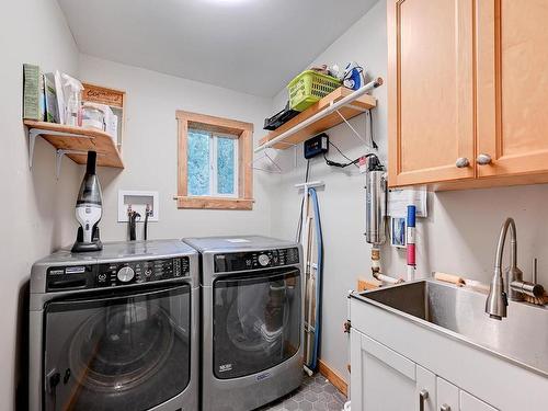 1120 Mountainview Road, Clearwater, BC - Indoor Photo Showing Laundry Room