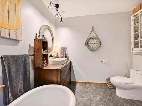 1120 Mountainview Road, Clearwater, BC - Indoor Photo Showing Bathroom