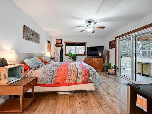 1120 Mountainview Road, Clearwater, BC - Indoor Photo Showing Bedroom