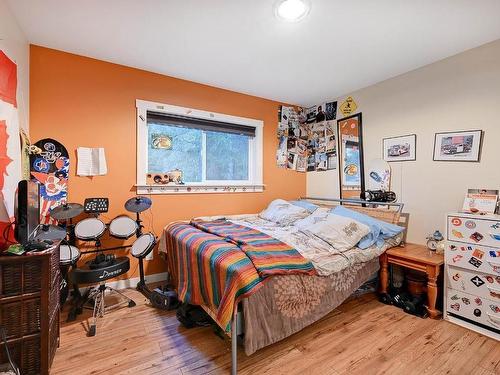 1120 Mountainview Road, Clearwater, BC - Indoor Photo Showing Bedroom