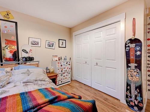 1120 Mountainview Road, Clearwater, BC - Indoor Photo Showing Bedroom