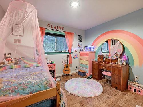 1120 Mountainview Road, Clearwater, BC - Indoor Photo Showing Bedroom