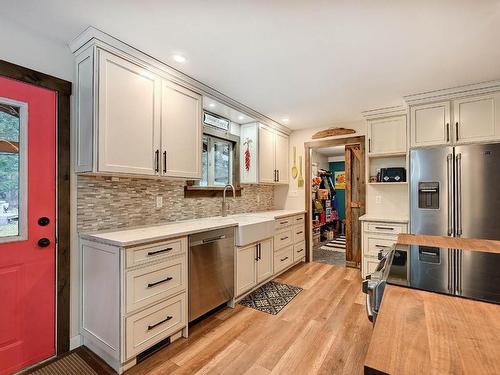 1120 Mountainview Road, Clearwater, BC - Indoor Photo Showing Kitchen