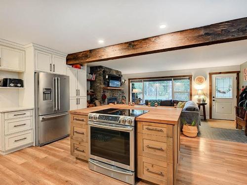 1120 Mountainview Road, Clearwater, BC - Indoor Photo Showing Kitchen