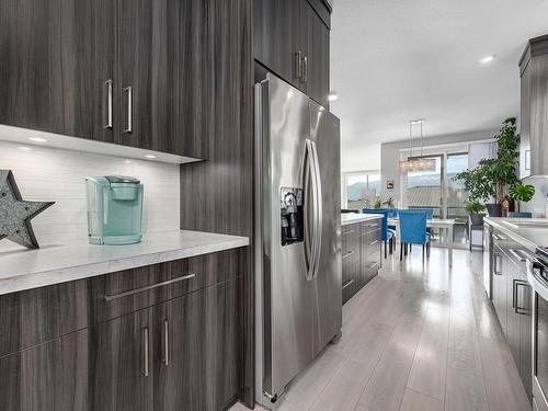 208 Belmonte Street, Kamloops, BC - Indoor Photo Showing Kitchen With Upgraded Kitchen