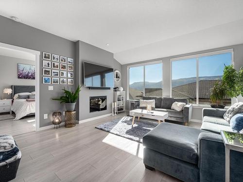 208 Belmonte Street, Kamloops, BC - Indoor Photo Showing Living Room With Fireplace