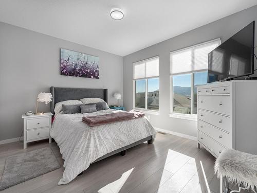 208 Belmonte Street, Kamloops, BC - Indoor Photo Showing Bedroom