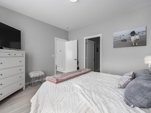 208 Belmonte Street, Kamloops, BC - Indoor Photo Showing Bedroom