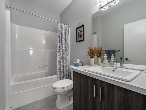 208 Belmonte Street, Kamloops, BC - Indoor Photo Showing Bathroom