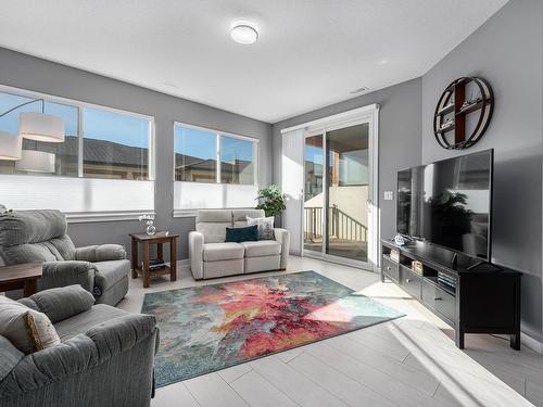 208 Belmonte Street, Kamloops, BC - Indoor Photo Showing Living Room