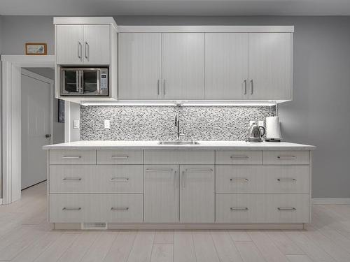 208 Belmonte Street, Kamloops, BC - Indoor Photo Showing Kitchen