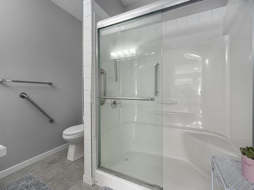 208 Belmonte Street, Kamloops, BC - Indoor Photo Showing Bathroom