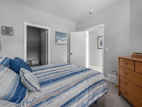 208 Belmonte Street, Kamloops, BC - Indoor Photo Showing Bedroom