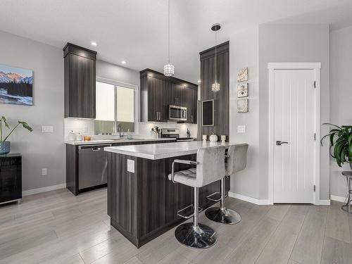 208 Belmonte Street, Kamloops, BC - Indoor Photo Showing Kitchen With Upgraded Kitchen