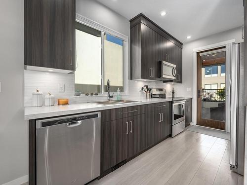 208 Belmonte Street, Kamloops, BC - Indoor Photo Showing Kitchen With Upgraded Kitchen