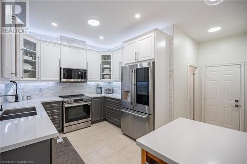 3246 Sharp Road, Burlington, ON - Indoor Photo Showing Kitchen With Double Sink With Upgraded Kitchen