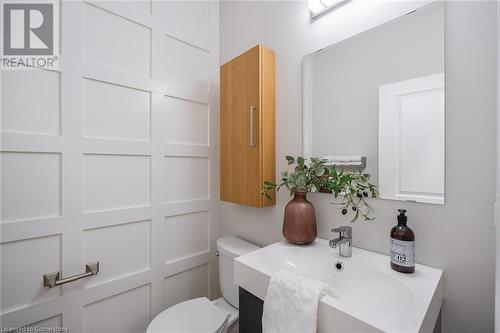 3246 Sharp Road, Burlington, ON - Indoor Photo Showing Bathroom