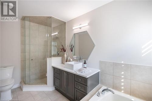 3246 Sharp Road, Burlington, ON - Indoor Photo Showing Bathroom