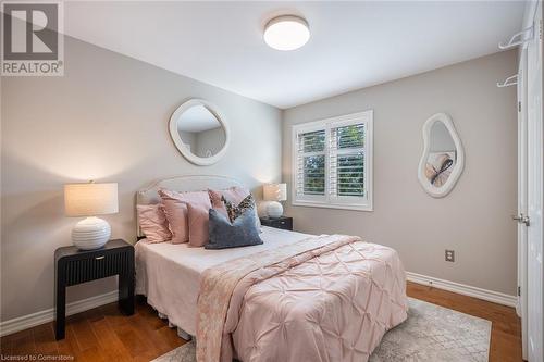 3246 Sharp Road, Burlington, ON - Indoor Photo Showing Bedroom